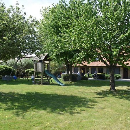 De Meiboom Vakantiehoeve Tot 21 Pers Langemark 外观 照片