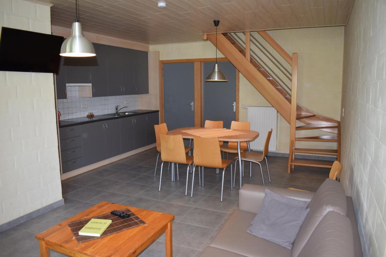 De Meiboom Vakantiehoeve Tot 21 Pers Langemark 外观 照片