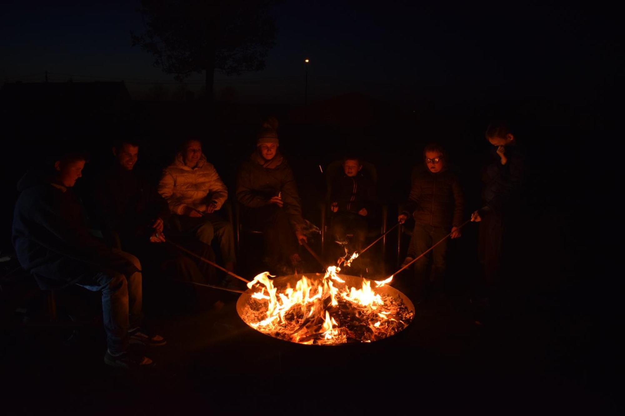 De Meiboom Vakantiehoeve Tot 21 Pers Langemark 外观 照片